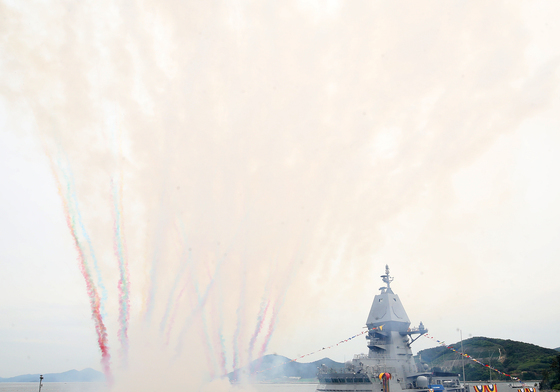 해군 3600톤급 호위함 '제주함' 진수