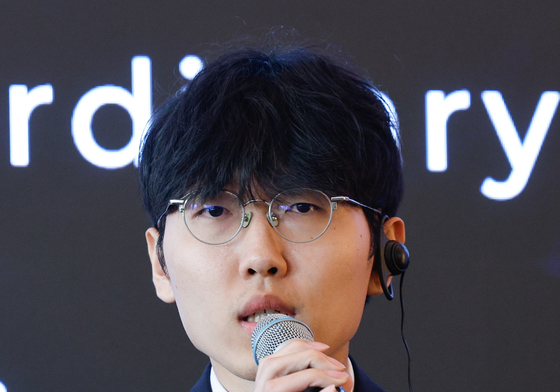 답변하는 신진서 9단