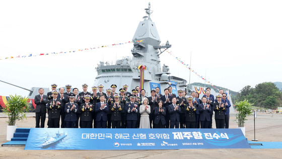해군, 3600톤급 호위함 '제주함' 진수식 거행