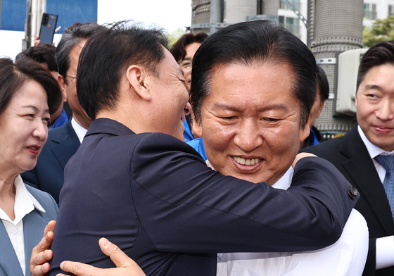 포옹하는 정청래·이광재