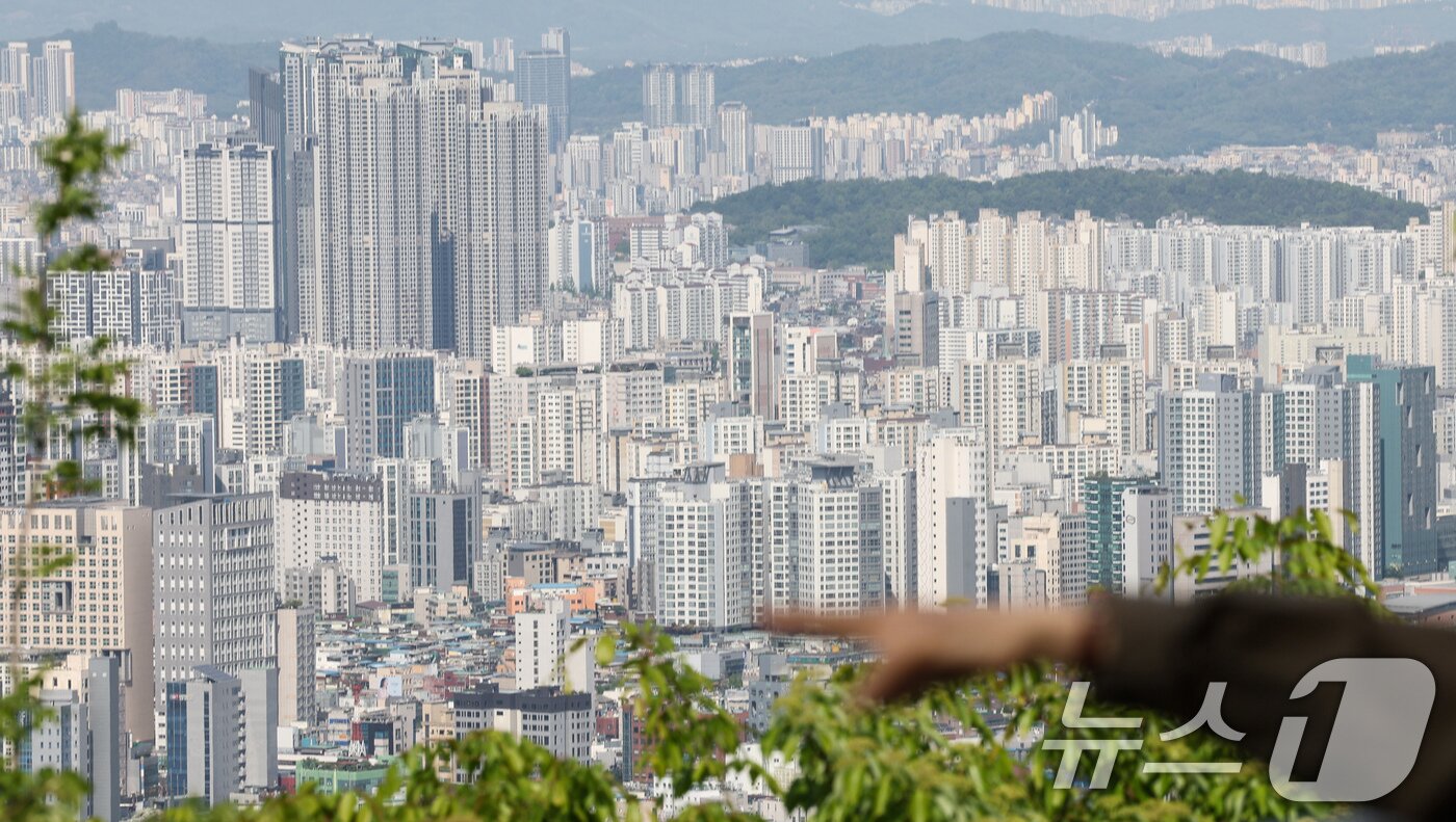본문 이미지 - 서울 남산에서 바라본 아파트 단지 모습. 2026.4.29 ⓒ 뉴스1 임지훈 인턴기자