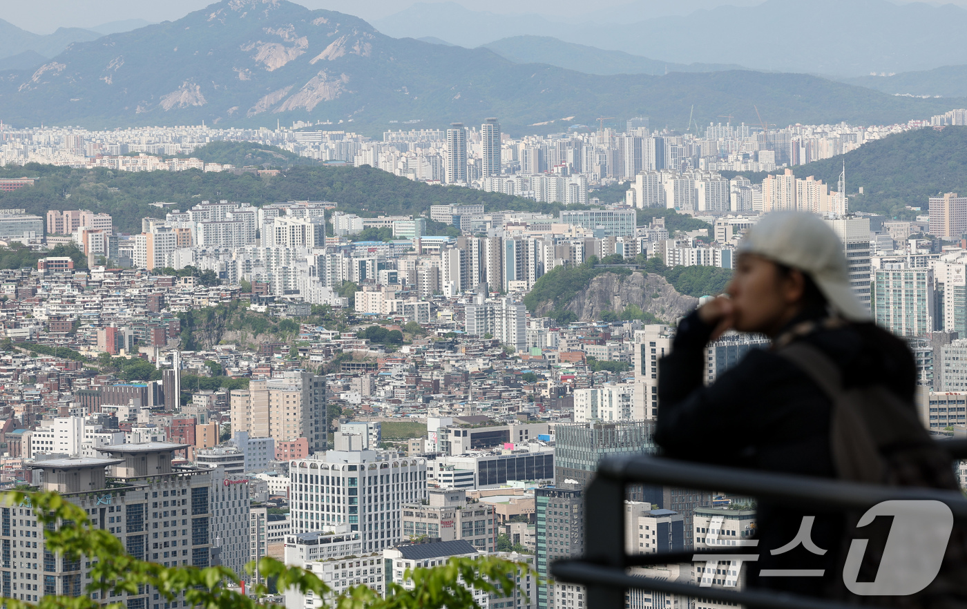 (서울=뉴스1) 임지훈 인턴기자 = 올해 공동주택 공시가격 결정을 앞두고 접수된 국민 의견 중 약 13%가 실제 가격 조정에 반영된 것으로 나타났다.29일 국토교통부에 따르면 오는 …