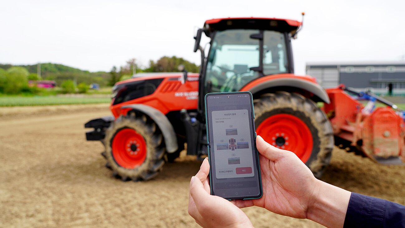 본문 이미지 - AI 트랙터 시리즈 대동커넥트앱 시연(대동 제공)