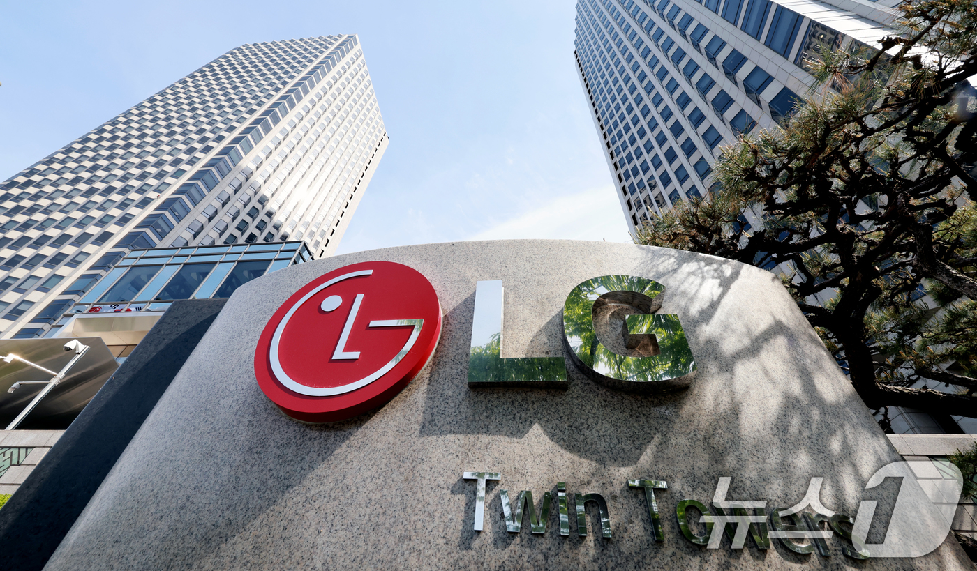 (서울=뉴스1) 이호윤 기자 = 29일 LG전자는 1분기 매출 23조7272억원, 영업이익 1조6737억원을 기록했다고 밝혔다. 매출은 전년 동기 대비 4.3% 늘며 역대 최대 기 …