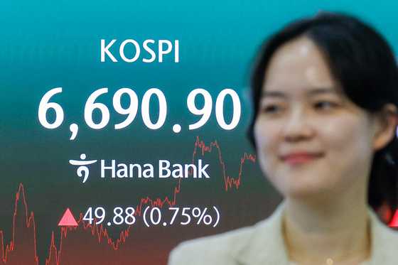 코스피, 6690.9로 사상 최고치 마감