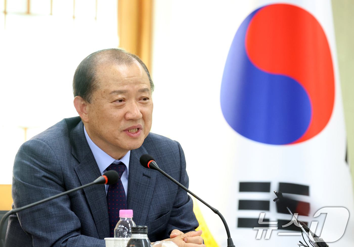 (서울=뉴스1) 김명섭 기자 = 김경회 국가교육위원회 문해력 특별위원회 위원장이 29일 오후 서울 종로구 세종대로 정부서울청사에서 열린 문해력 특별위원회 위촉식 및 제1차 회의에서 …