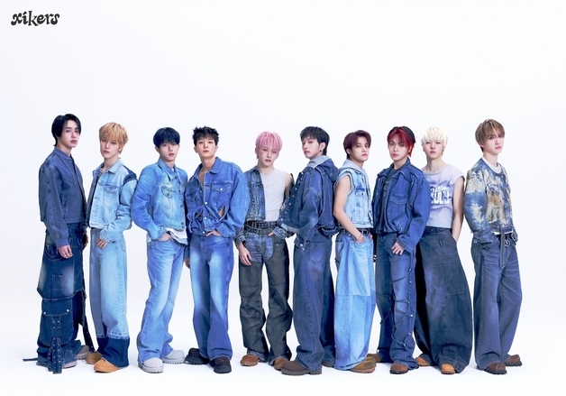 싸이커스, 신보 콘셉트 포스터 공개…데님 패션 속 빛나는 비주얼