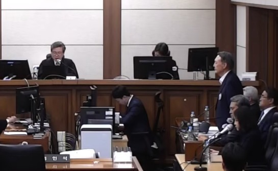 尹 '체포방해' 등 항소심 징역 7년…"대통령 책무 저버려"