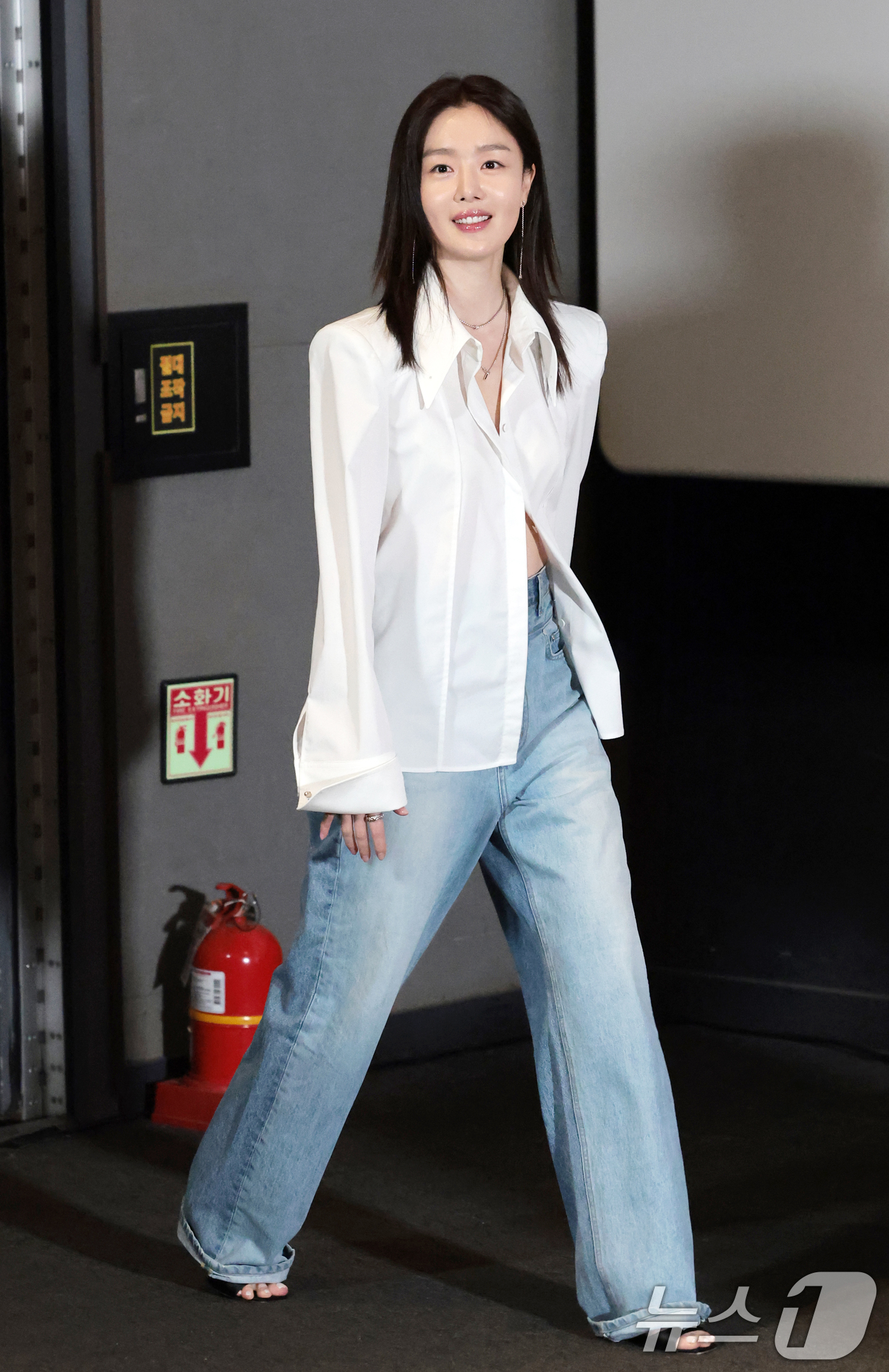 (서울=뉴스1) 권현진 기자 = 배우 한선화가 29일 서울 용산구 CGV용산아이파크몰에서 열린 영화 '교생실습'(감독 김민하) 언론시사회에 참석하고 있다.'교생실습'은 수능 귀신에 …