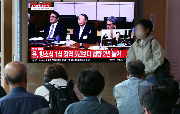 尹 '체포방해' 항소심 징역 7년…1심보다 형량 늘어난 이유는