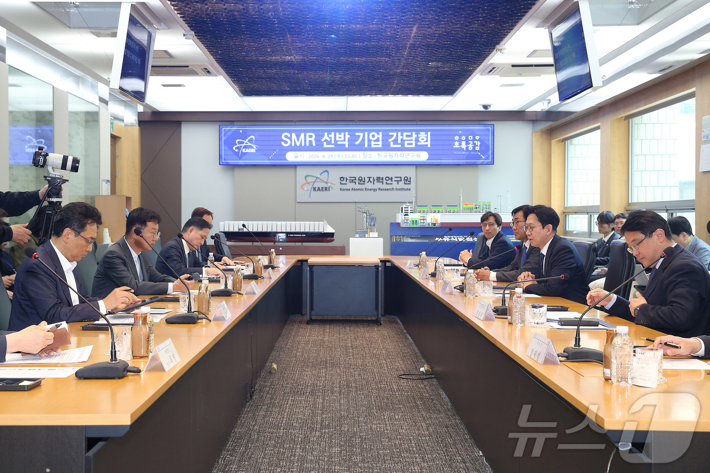 (서울=뉴스1) = 배경훈 부총리 겸 과학기술정보통신부 장관이 29일 오후 대전광역시 유성구 한국원자력연구원에서 열린 'SMR 선박 기업 간담회'에서 발언을 하고 있다. (한국원자 …