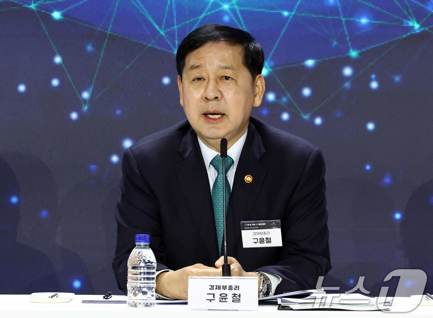 (서울=뉴스1) 최지환 기자 = 구윤철 경제부총리 겸 재정경제부 장관이 29일 오후 서울 서초구 aT센터에서 열린 민관합동 청년뉴딜 보고회에서 청년뉴딜 추진방안을 발표하고 있다. …