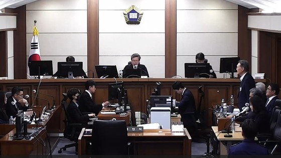 尹, '체포방해' 항소심서 징역 7년 선고