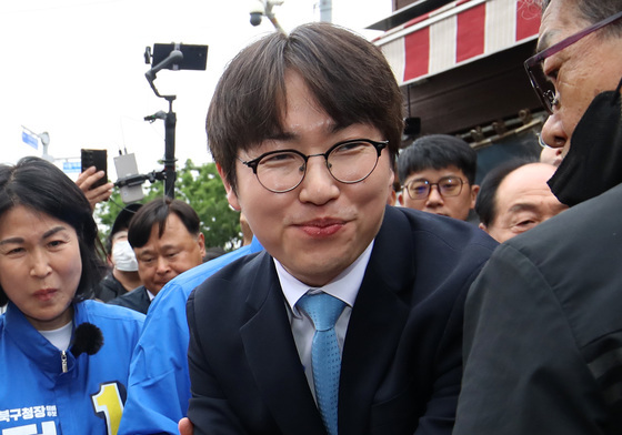 부산 구포시장 찾은 하정우