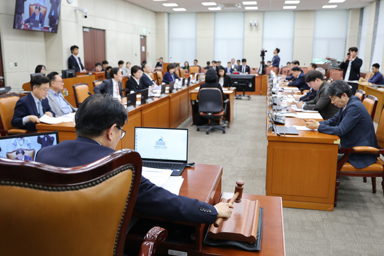 "참 오래 걸렸다" 생명안전기본법, 행안위 통과