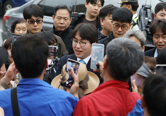 부산 구포시장 찾은 하정우 전 수석