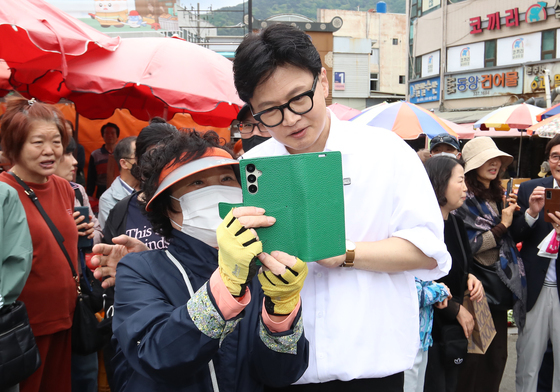 셀카 찍는 한동훈