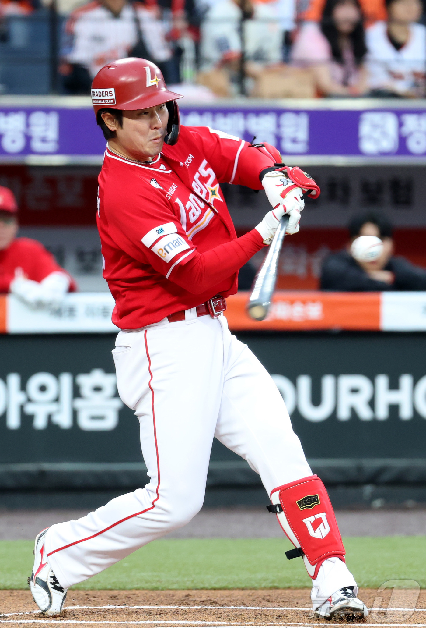(대전=뉴스1) 김기남 기자 = 29일 대전 한화생명볼파크에서 열린 2026 신한 SOL KBO리그 SSG 랜더스와 한화 이글스의 경기에서 1회초 SSG 최정이 타격하고 있다 20 …