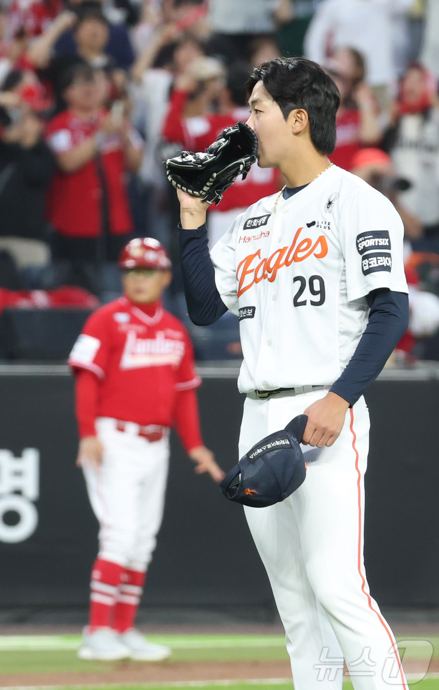 (대전=뉴스1) 김기남 기자 = 29일 대전 한화생명볼파크에서 열린 2026 신한 SOL KBO리그 SSG 랜더스와 한화 이글스의 경기에서 2회초 한화 황준서가 1과 2/3이닝 동 …