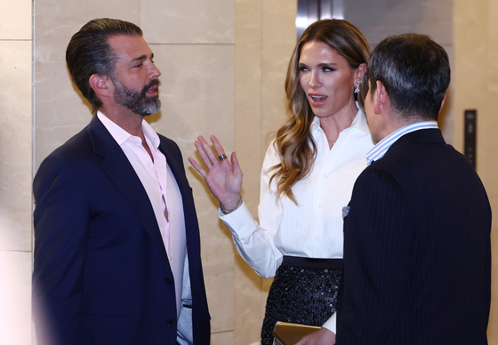 방한 중 정용진 회장 부인 콘서트 참석하는 트럼프 주니어