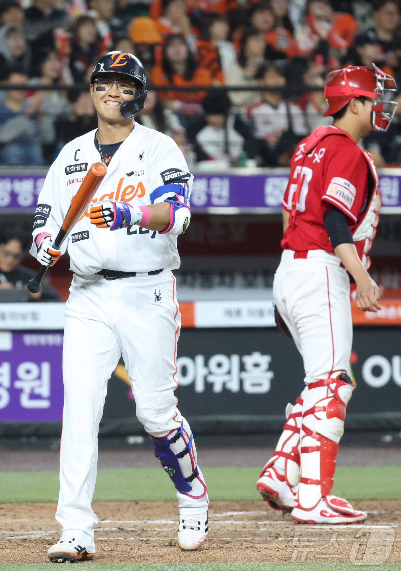 (대전=뉴스1) 김기남 기자 = 29일 대전 한화생명볼파크에서 열린 2026 신한 SOL KBO리그 SSG 랜더스와 한화 이글스의 경기에서 3회말 2사 만루에서 채은성이 삼진으로 …