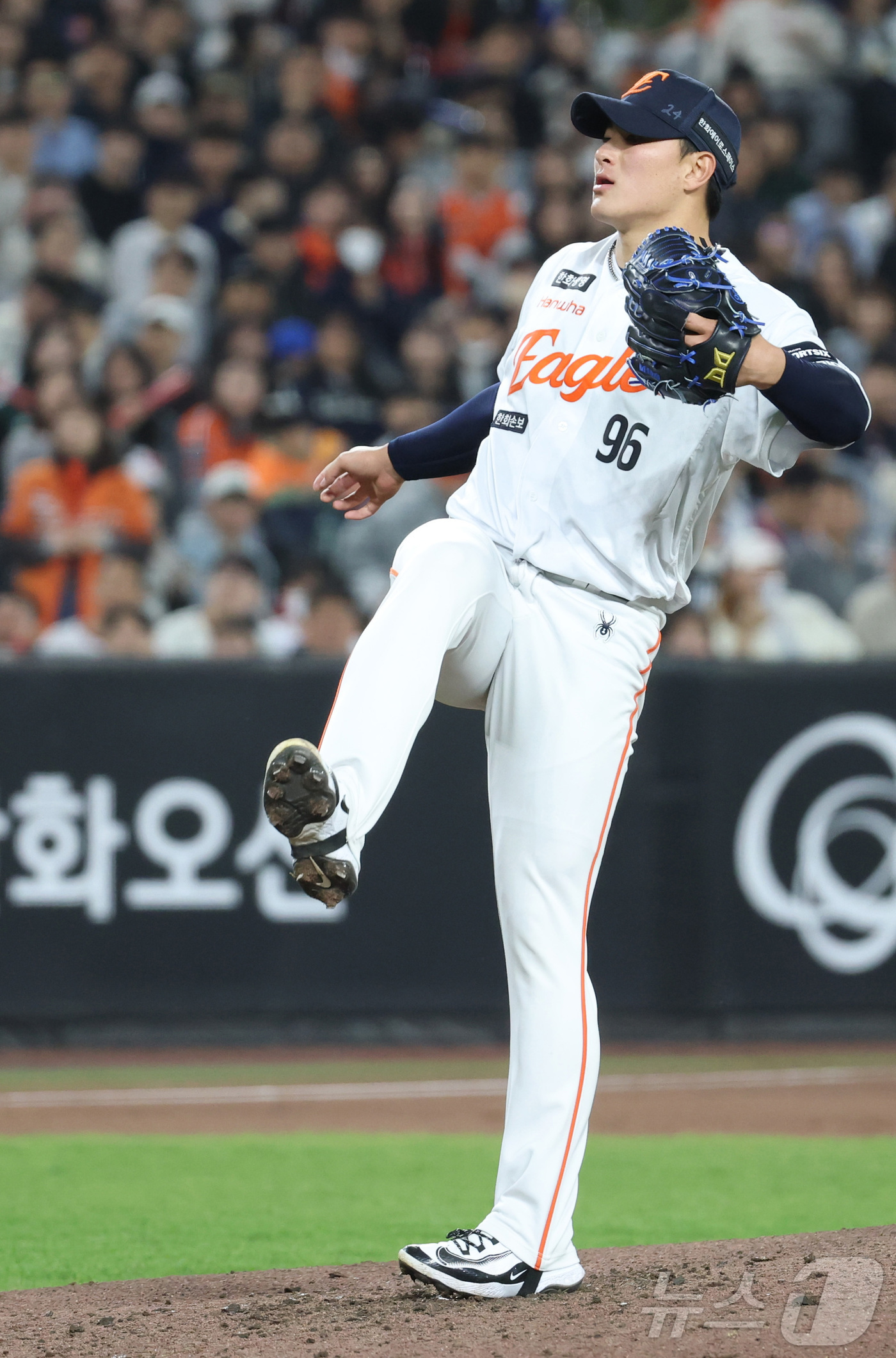 (대전=뉴스1) 김기남 기자 = 29일 대전 한화생명볼파크에서 열린 2026 신한 SOL KBO리그 SSG 랜더스와 한화 이글스의 경기에서 한화 박준영이 투구하고 있다. 2026. …