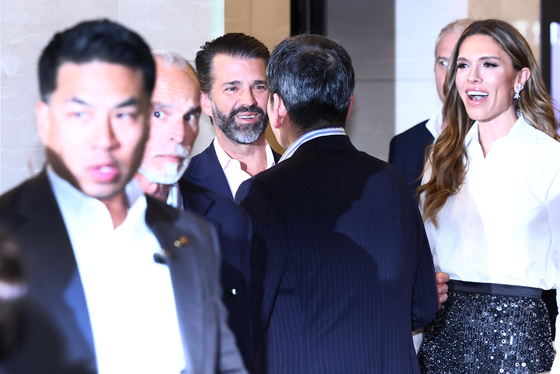 정용진 회장과 인사하는 트럼프 주니어