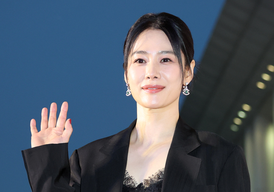 손인사하는 김현주