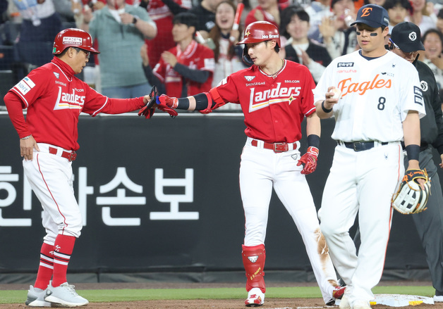 발야구 3루타 최지훈