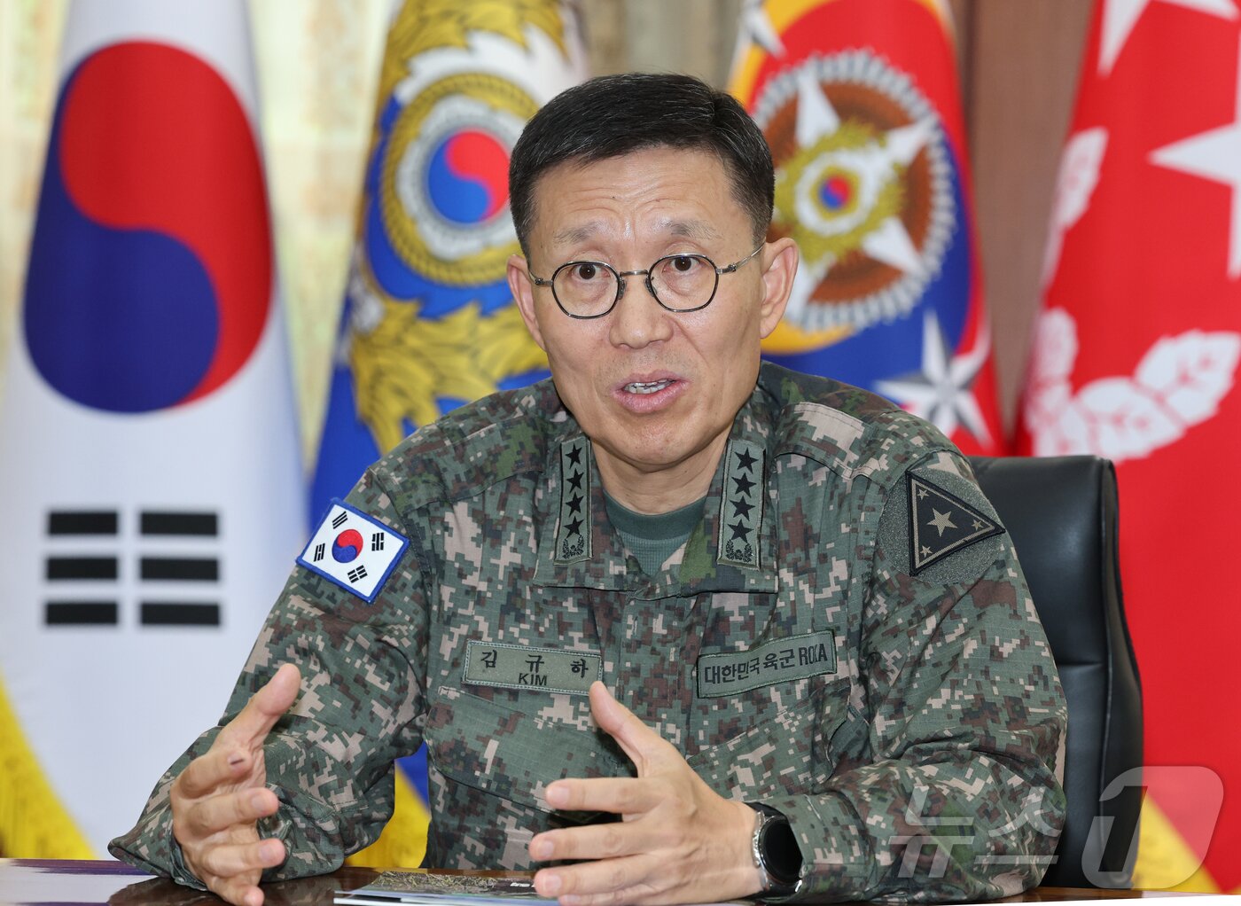 본문 이미지 - 김규하 육군참모총장(대장)은 "국민의 일상을 지키는 육군이 되겠다"라며 "이것이 육군의 '문화유산'라는 메시지를 구성원들에게  전하고 있다"라고 말했다. 2026.5.4 ⓒ 뉴스1 김기태 기자