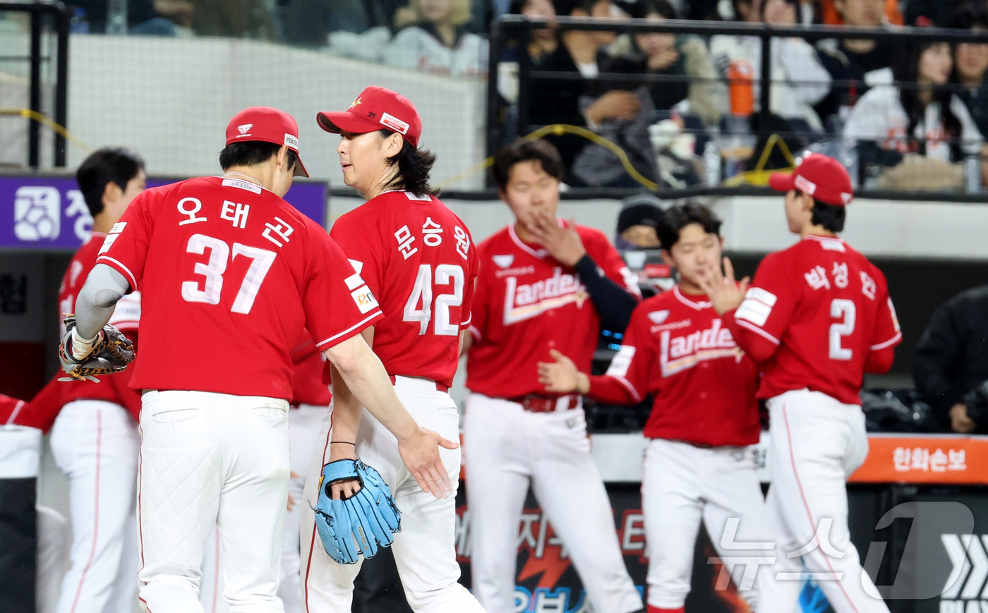 (대전=뉴스1) 김기남 기자 = 29일 대전 한화생명볼파크에서 열린 2026 신한 SOL KBO리그 SSG 랜더스와 한화 이글스의 경기에서 7회말 SSG 문승원이 무실점 3이닝 호 …