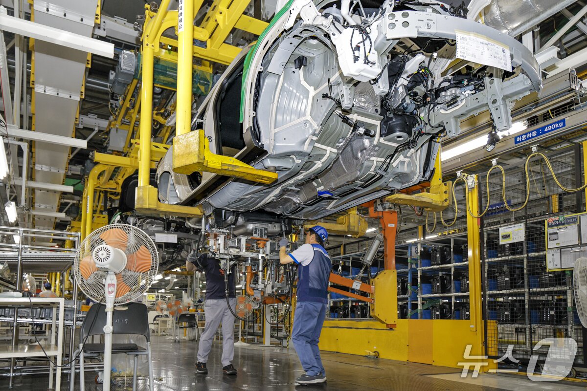 본문 이미지 - GM한국사업장 창원공장 조립공장 내 VAC 모습(GM한국사업장 제공)