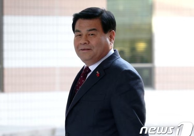 '거액 뇌물수수 혐의' 심규언 동해시장에 징역 12년 구형