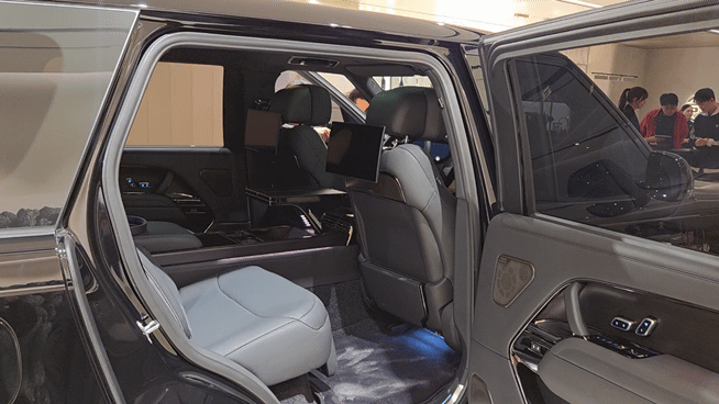 본문 이미지 - 레인지로버 SV 블랙 