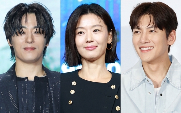 [단독] 전지현, 유재석 만난다…구교환·지창욱과 '핑계고'로 예능 나들이