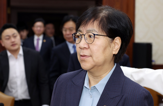 비상경제본부회의  참석하는 정은경 장관