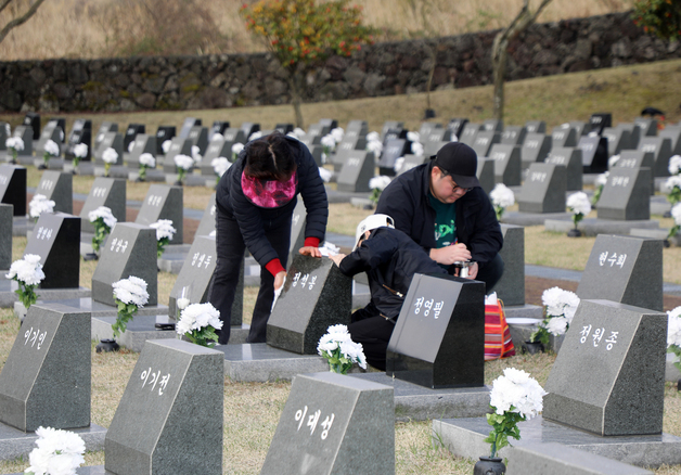 4·3 희생자 넋 기리는 유족들