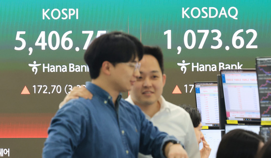 '코스피·코스닥 동반 상승 출발'