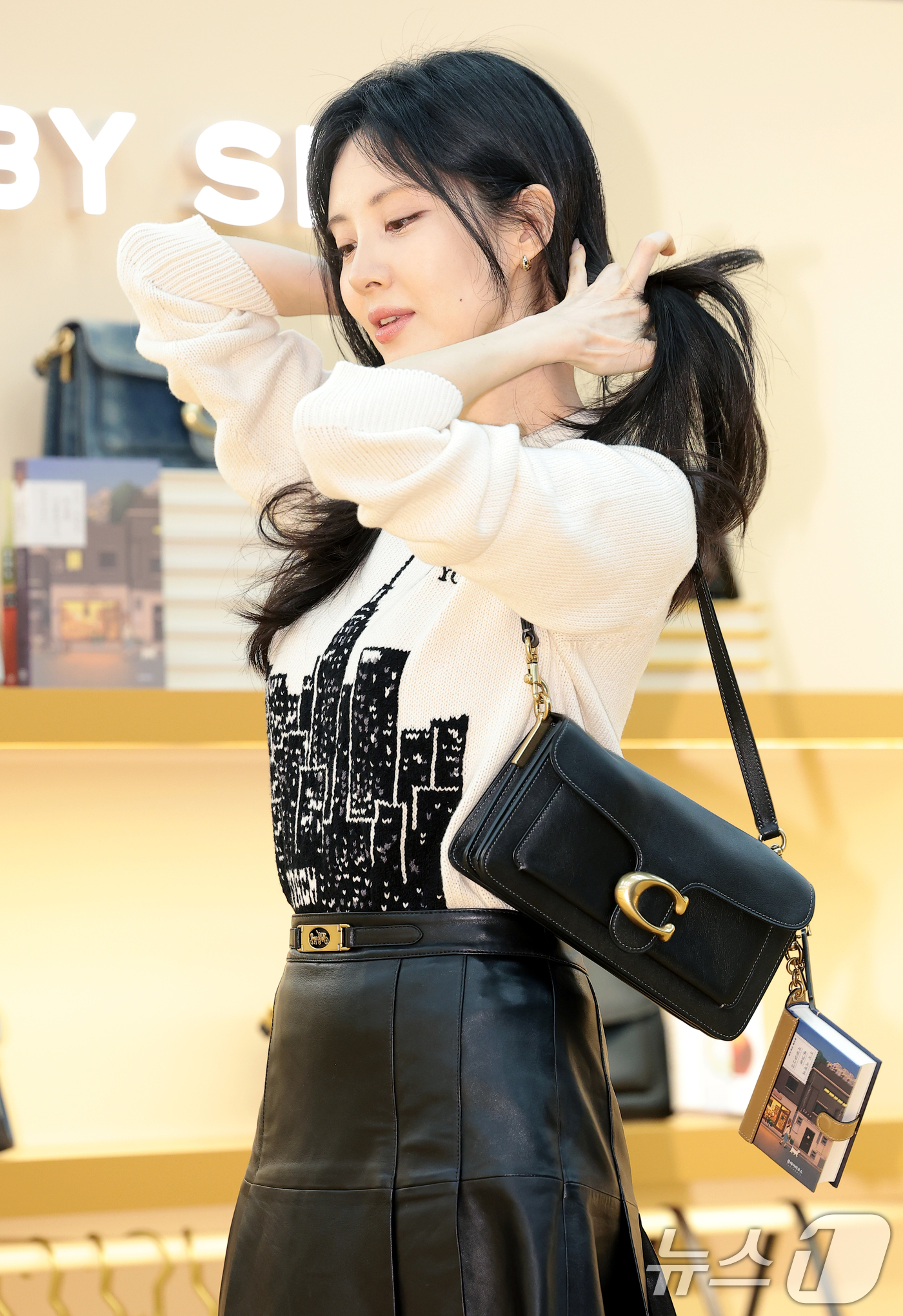 (서울=뉴스1) 권현진 기자 = 소녀시대 서현이 3일 서울 영등포구 더현대 서울에서 열린 패션 브랜드 코치 스프링 태비샵 오픈 행사에 참석해 매력을 발산하고 있다. 2026.4.3 …