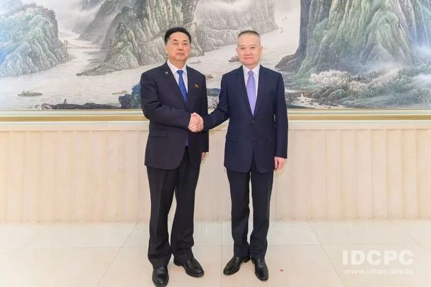 北, 뒤늦게 中에 9차 당대회 결과 설명…"북중관계 지속 발전"