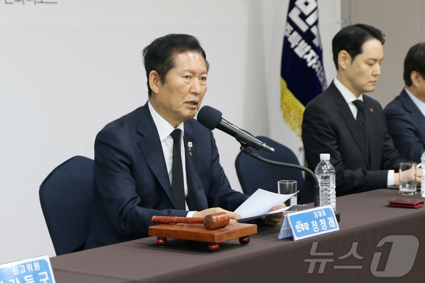 (제주=뉴스1) 홍수영 기자 = 3일 오전 제주시 한화리조트 제주 도두홀에서 열린 더불어민주당 제주 현장 최고위원회에서 정청래 대표가 발언하고 있다.2026.4.3/뉴스1