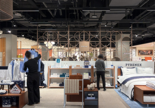 "봄이 왔어요"…유통업계, 나들이 고객 겨냥 팝업·할인 프로모션