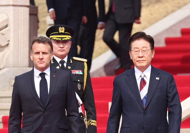 함께 걷는 이재명 대통령과 마크롱 대통령