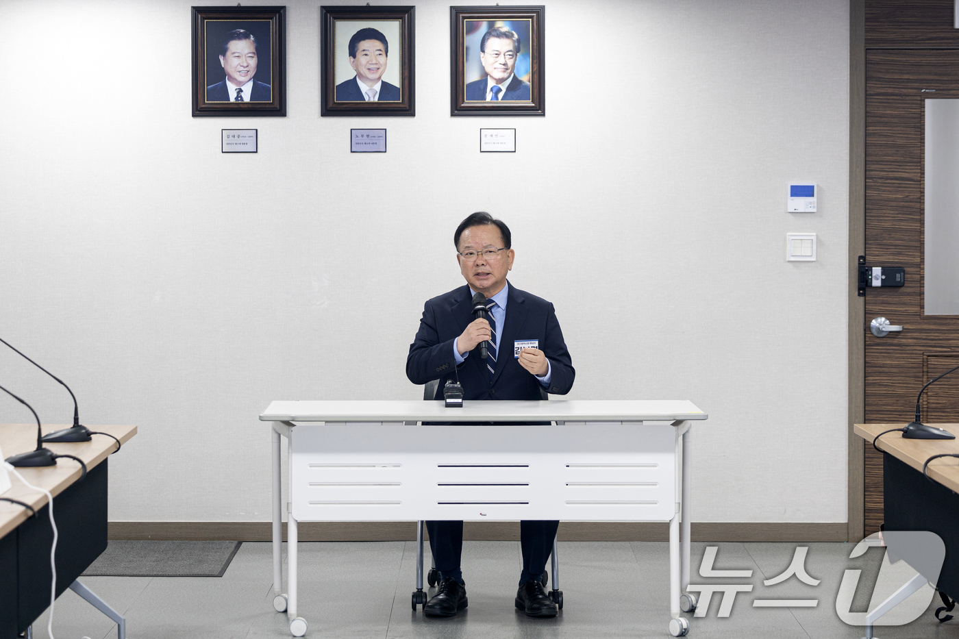 (서울=뉴스1) 이승배 기자 = 대구시장 출마를 선언한 김부겸 전 국무총리가 3일 오전 서울 여의도 더불어민주당 중앙당사에서 후보자 면접을 보고 있다. 2026.4.3/뉴스1