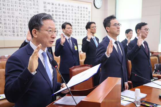 정성호 법무장관 "연어 술 파티 의혹 진상조사 완료되면 적절 조치"