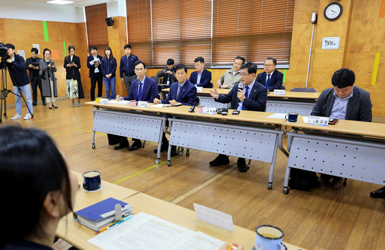 현장간담회 갖는 김성환 장관