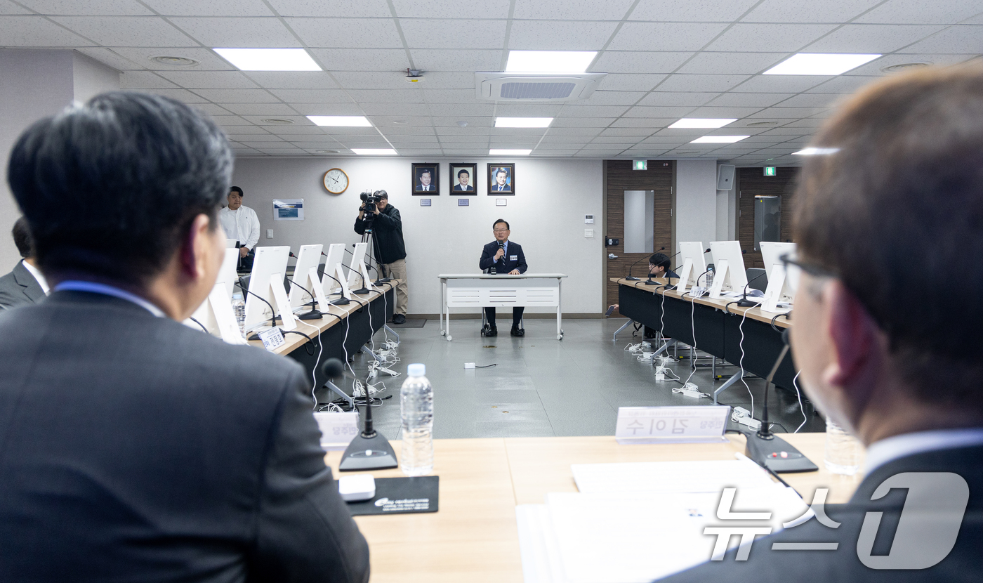 (서울=뉴스1) 이승배 기자 = 대구시장 출마를 선언한 김부겸 전 국무총리가 3일 오전 서울 여의도 더불어민주당 중앙당사에서 후보자 면접을 보고 있다. 2026.4.3/뉴스1