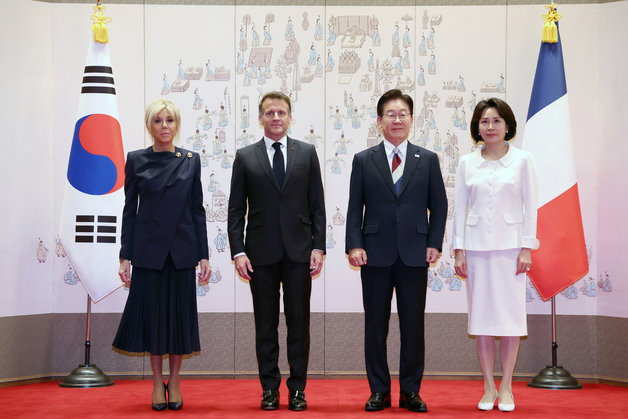 이재명 대통령 내외, 국빈 방한 프랑스 대통령 내외와 기념 촬영