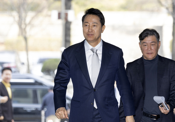 오세훈 시장, '여론조사비 대납' 공판 출석