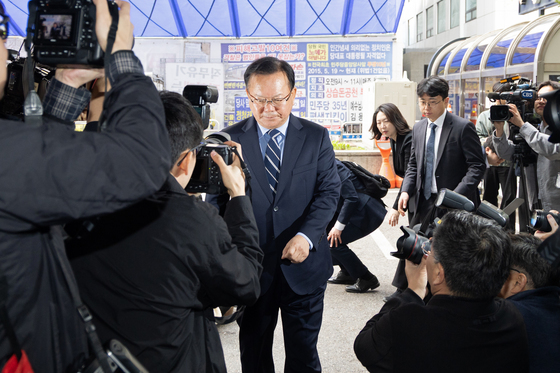 후보자 면접 향하는 김부겸 전 국무총리